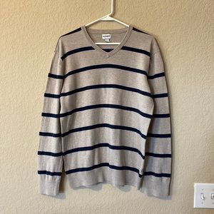 Old Navy V neck sweater